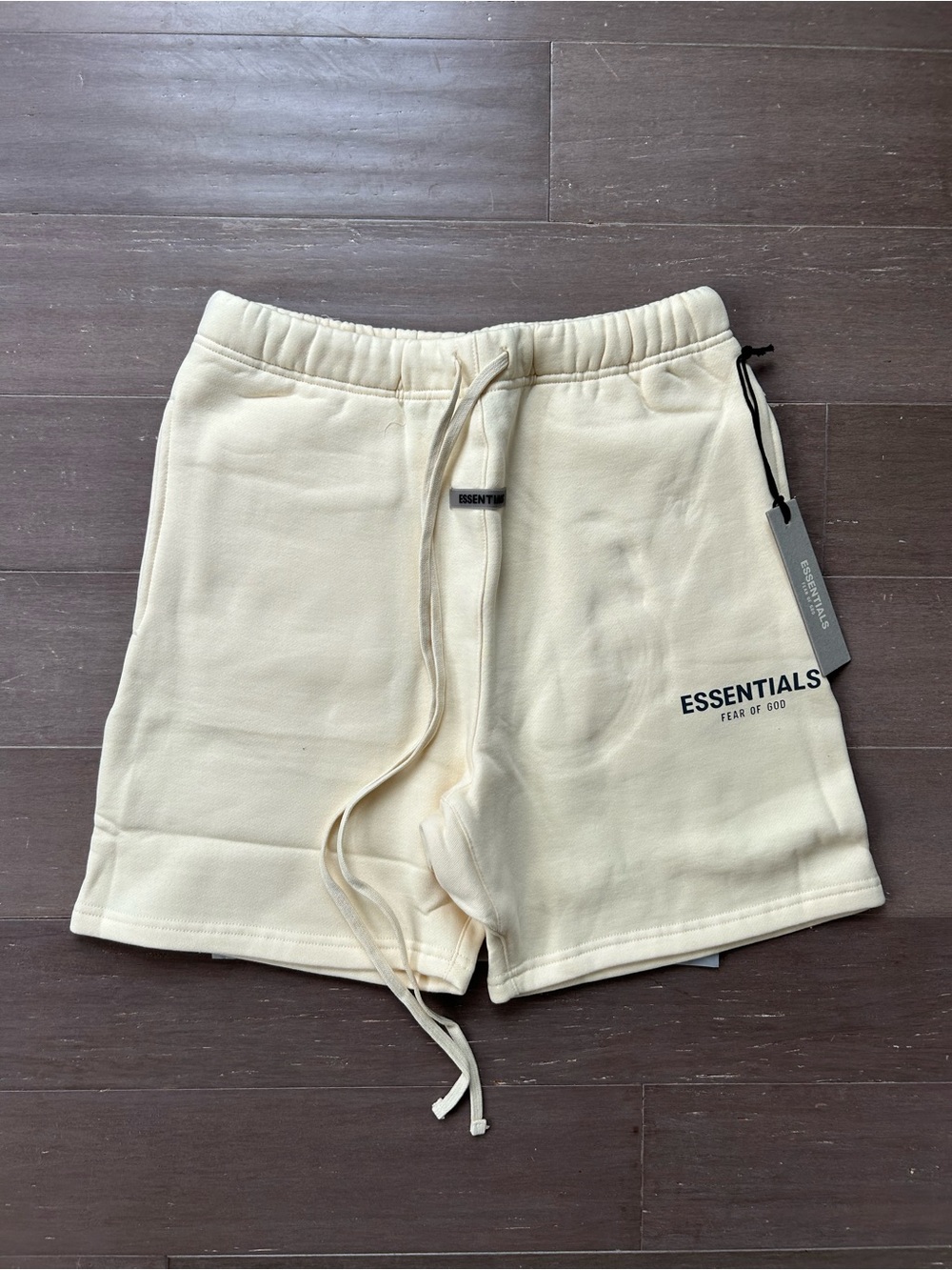 Essentials cream ss20 shorts brand new size large with tags